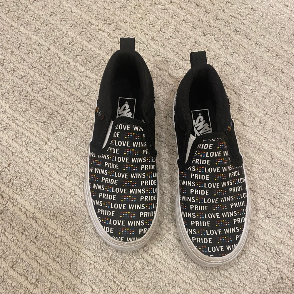 Vans big kids slip on sneakers